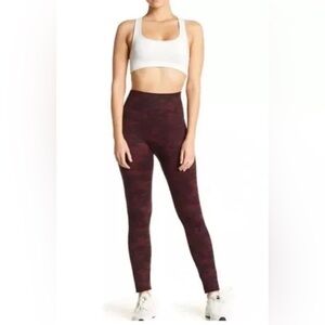 SPANX Size 1X Look at Me Now Seamless Leggings Wine Camo‎